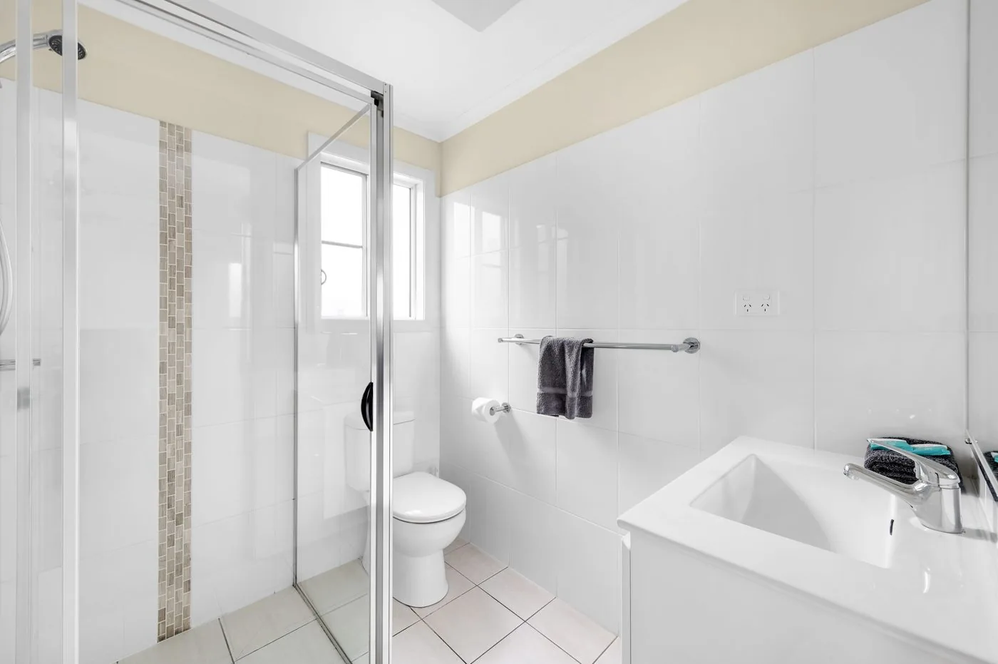 Bathroom with a glass shower screen, toilet and vanity